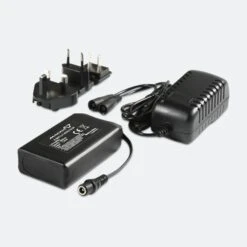 Batteria E Caricabatteria Macna 7,4V 2200 MAh